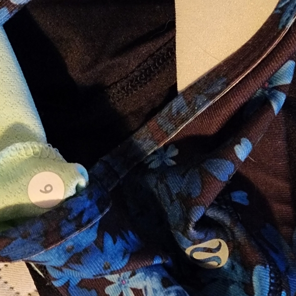 Lululemon tank- navy size 6 - Picture 3 of 3